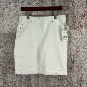 NWT Chloe Bermuda jean short in white.